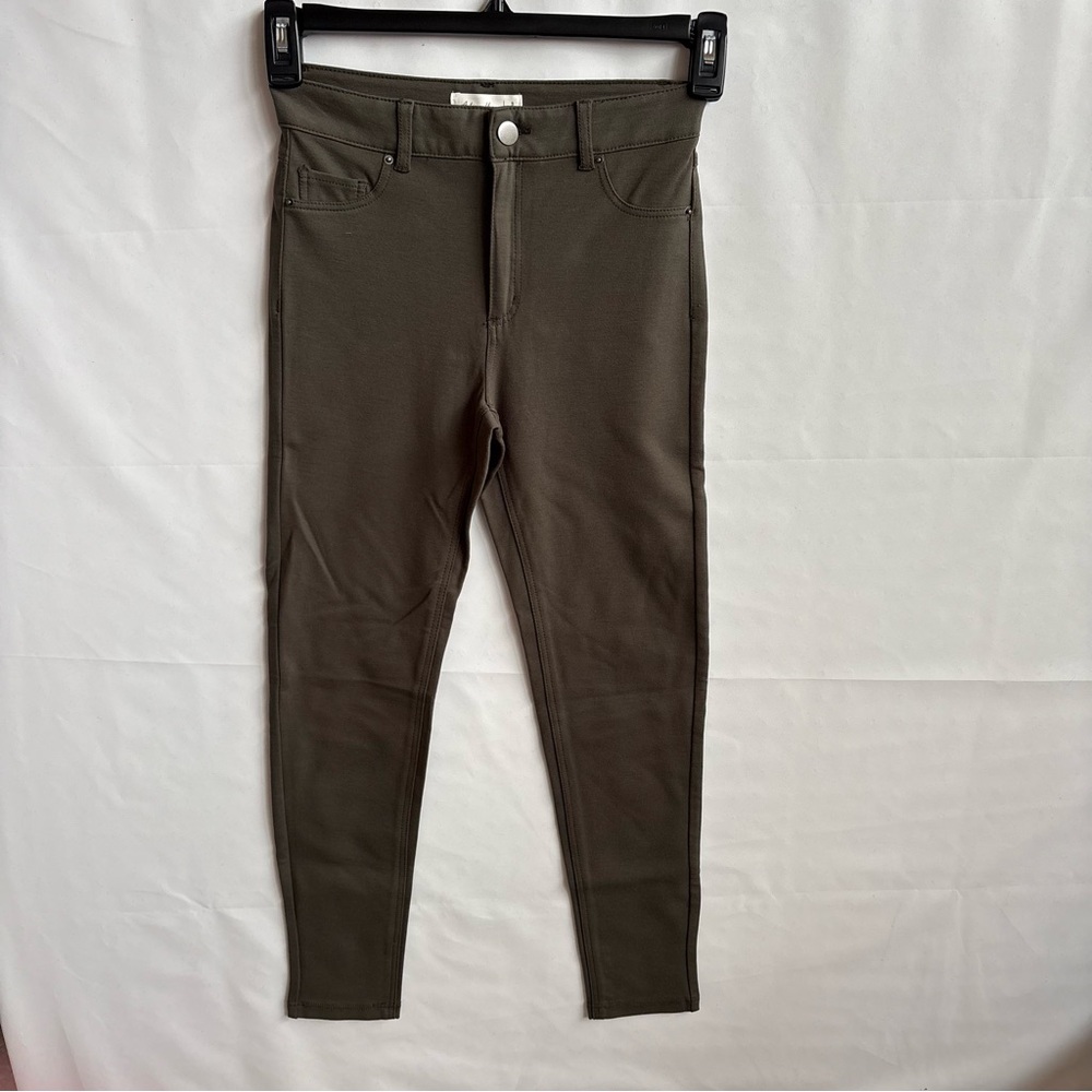Active USA women’s stretch green zip front pants size small. INV25/391